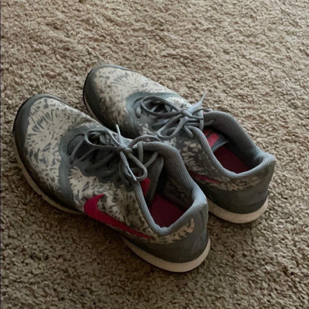 Nike tennis shoes